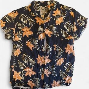 Vintage Montego L Mens 100% Silk Short Sleeve Button Up Flowy Hawaiian Shirt